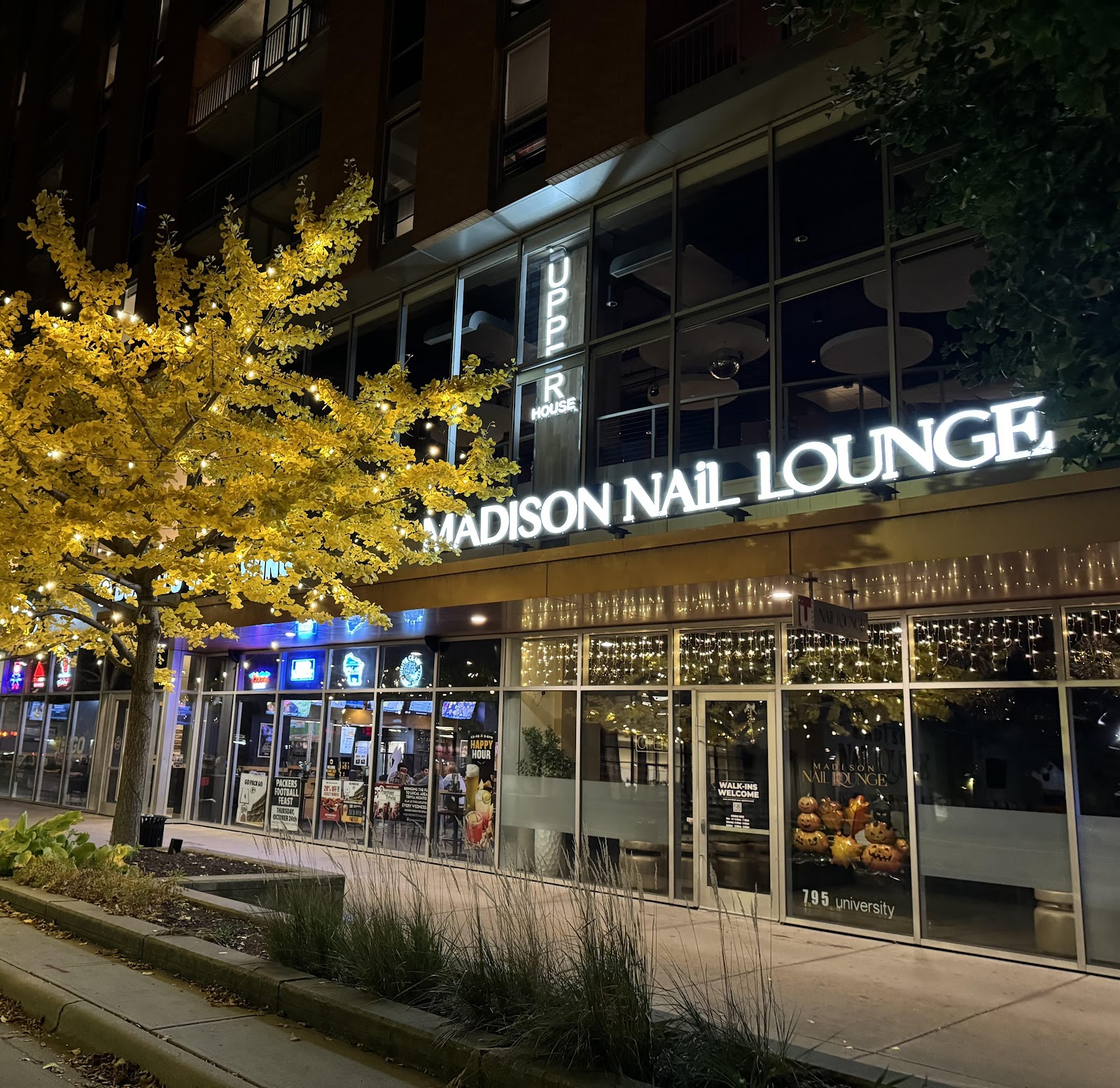 Madison Nail Lounge logo